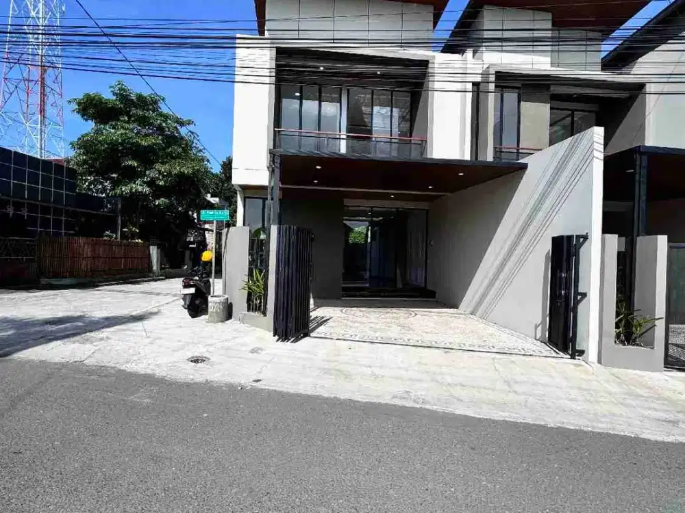 Rumah 2 Lantai Model Kontemporer Modern Dekat Kampus UII