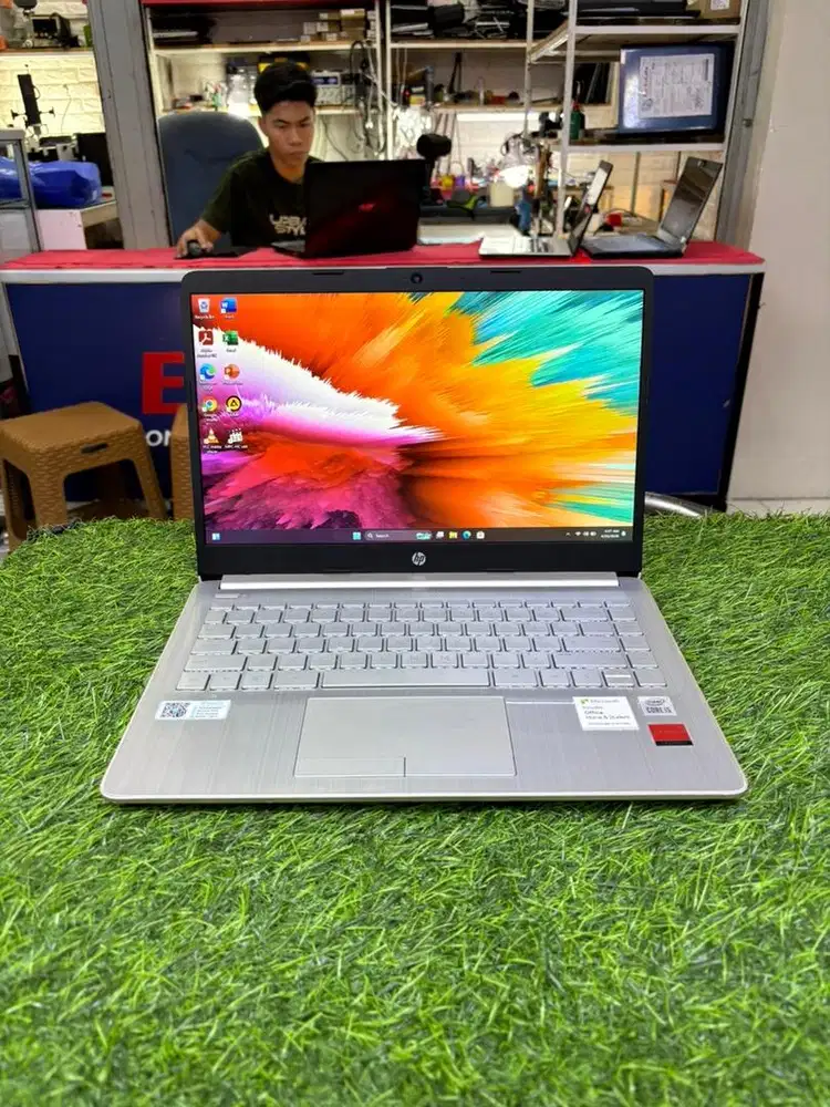 Jual laptop HP 14s 8/512 Dobel VGA 2GB