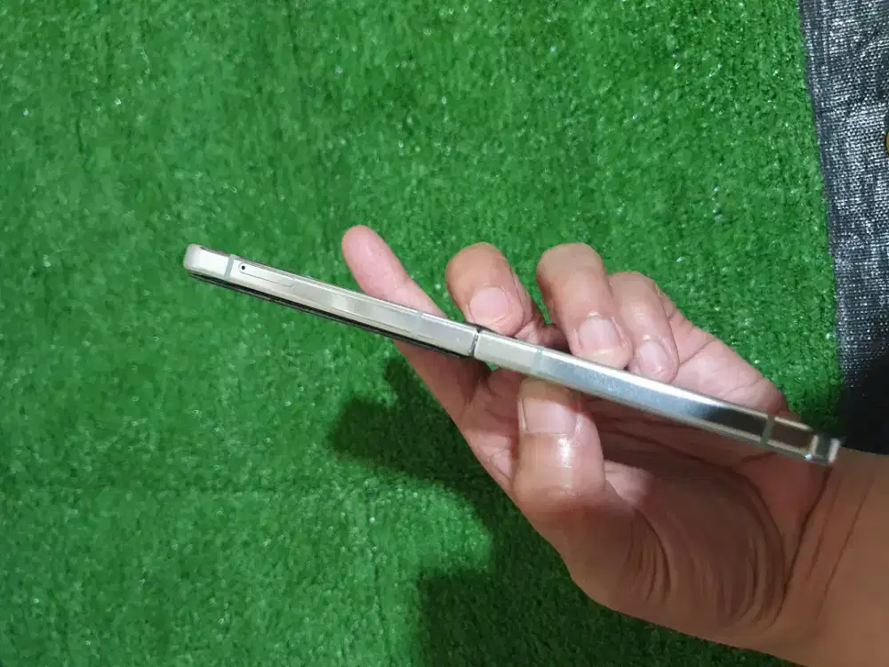 Samsung Flip 5 Minus