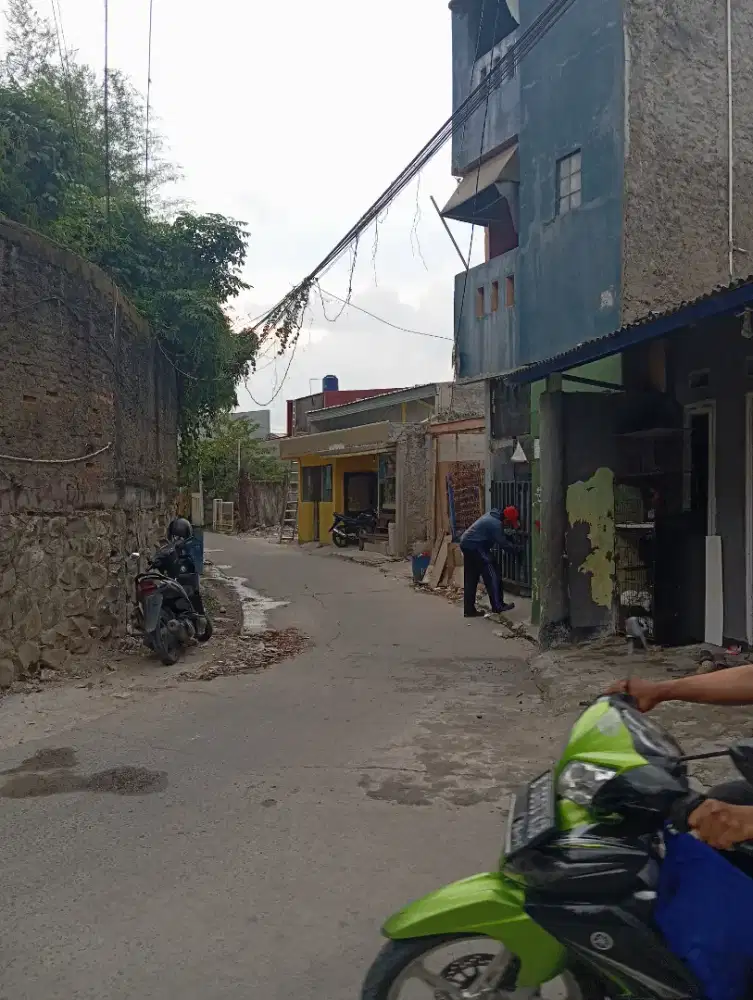 Dijual murah aja. BU. Kontrakan 3 lt tepi jalan. Jarang ada.