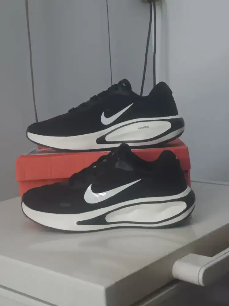 Sneaker Journey Run Black White