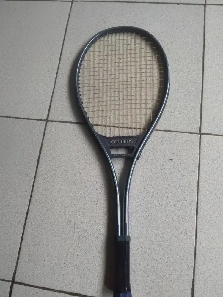 Raket tenis Olympus