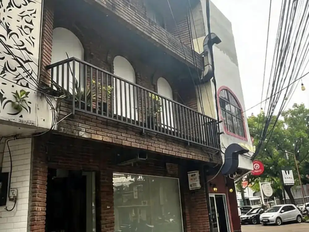 DISEWAKAN RUKO 3 LT Lokasi sangat strategis  Di Jalan Raya Kemang Jakarta Selatan