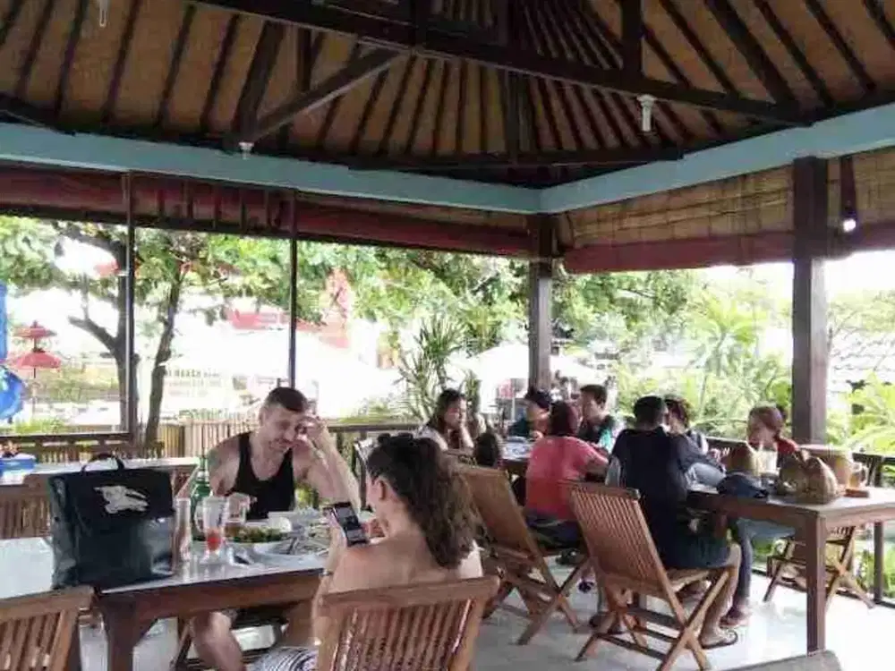 disewakan cafe ikan bakar dipantai kedonganan Badung Bali IDR 360 juta per tahun