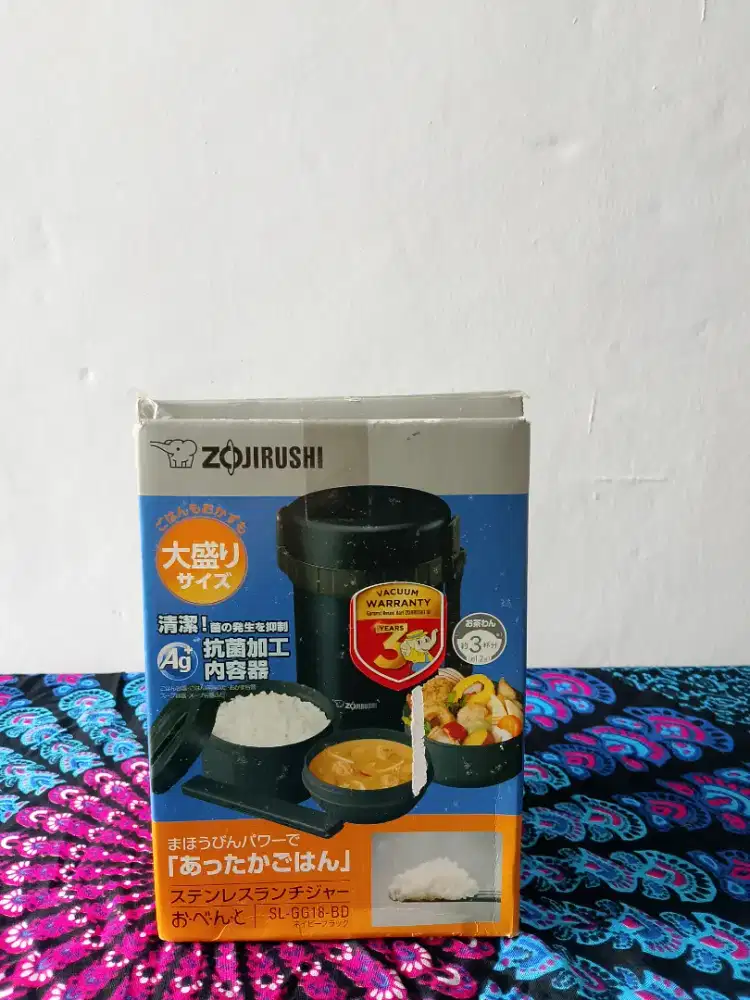 “Tempat bekal stainless dari Zojirushi”
