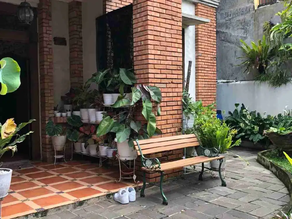 Rumah luas dan murah, asri taman luas di Perumahan Depok Timur