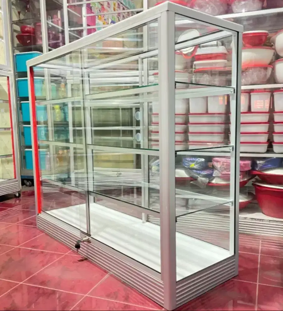 Dijual etalase 1,2M  Untuk Perlengkapan Usaha