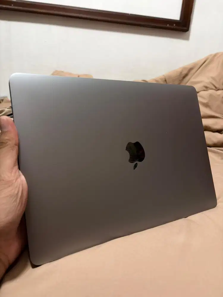 MACBOOK PRO M2 2022 8/256 GB TERMURAH