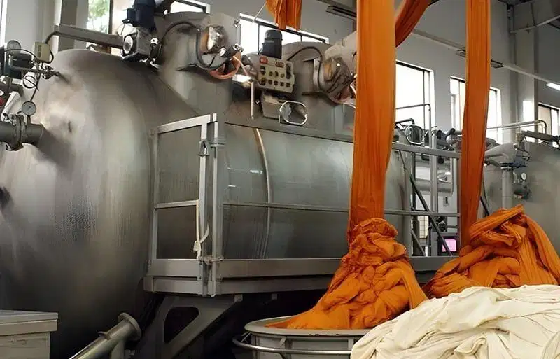 Kepala Pabrik Pencelupan di Pekalongan