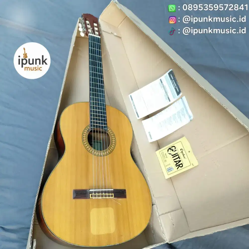 Yamaha C370 Original Gitar Klasik Seri diatas C315 + senar baru nylon