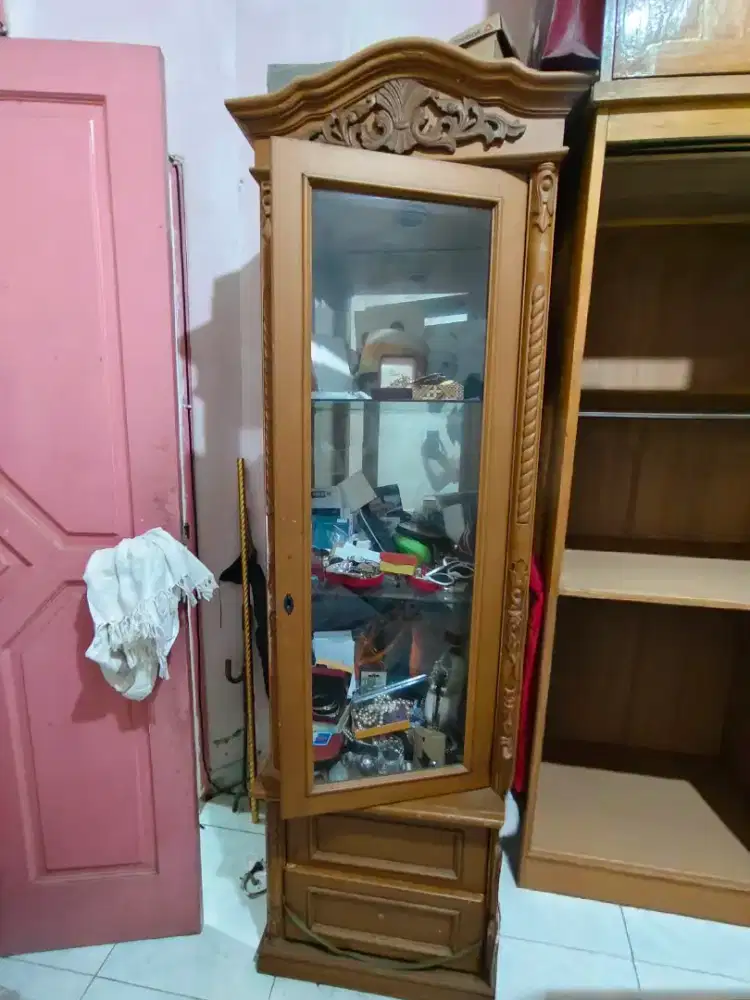 lemari hias kayu jati