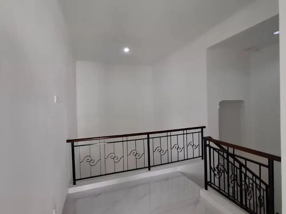 RUMAH BESAR MURAH RAPI 2,5 LANTAI RANGKA BAJA RINGAN SIAPHUNI LEGENDA WISATA CIBUBUR JAKARTA TIMUR