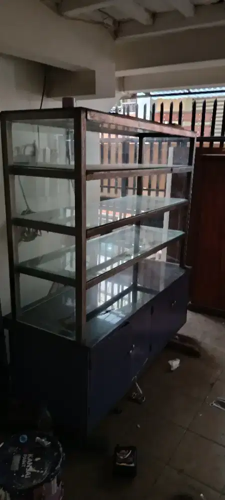 Lemari kaca cocok buat jualan