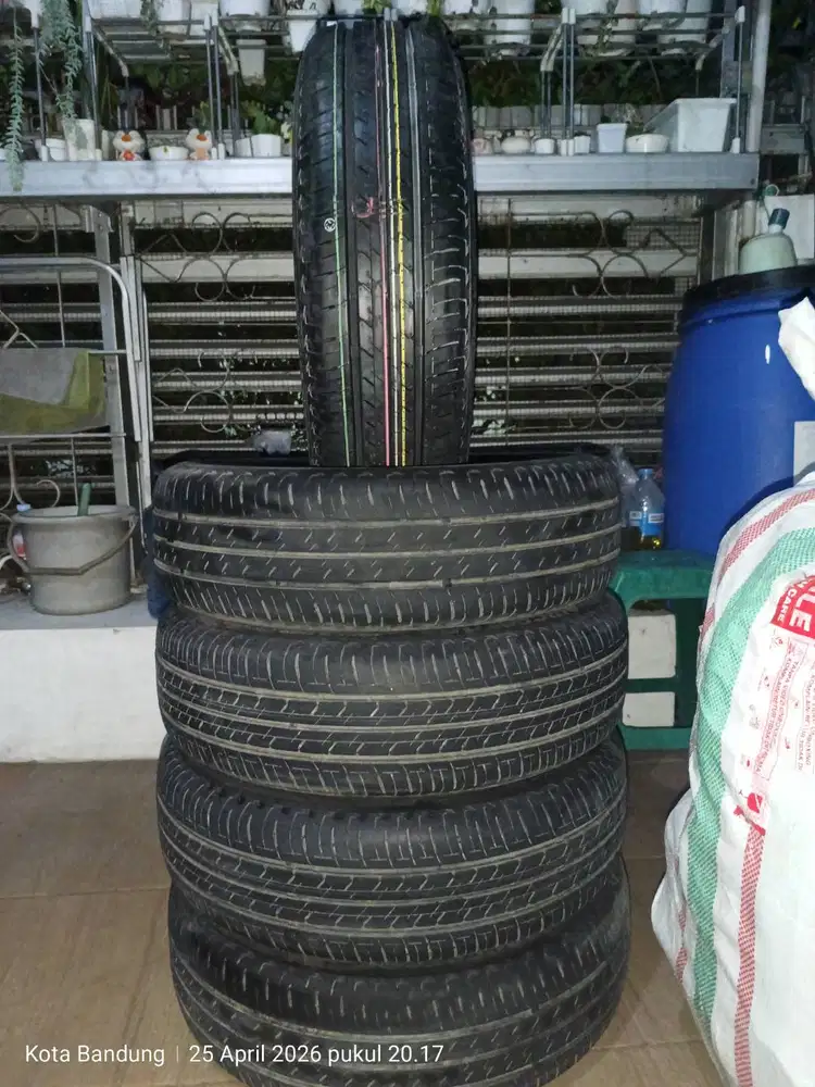 4 ban copotan dan 1 serep blm kepakai  Bridgestone Ecopia 175/65 R15