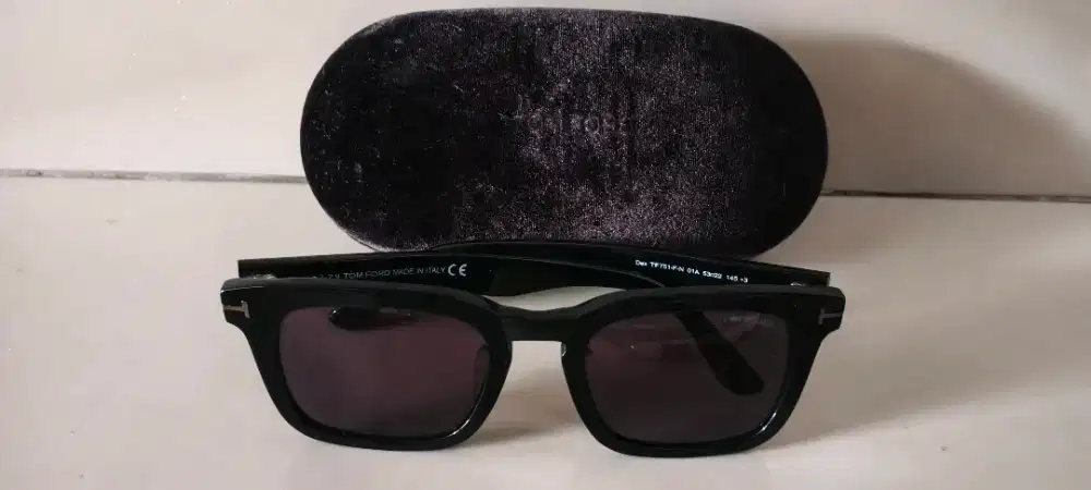 Kacamata Tom Ford