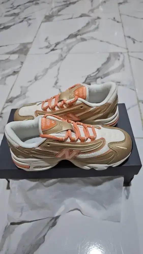 New Balance 1000 Sneakers