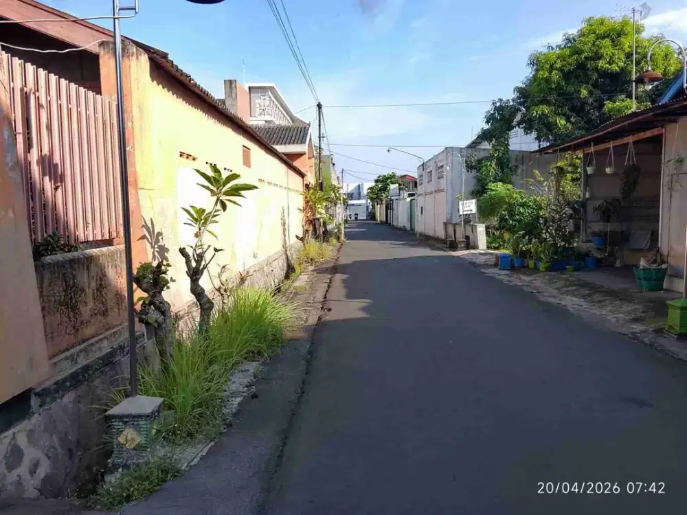 Tanah strategis & murah 500m² bonus rumah siap huni, muka 20m jln 5m , 5 menit dari UNS solo, Mojolaban Sukoharjo :