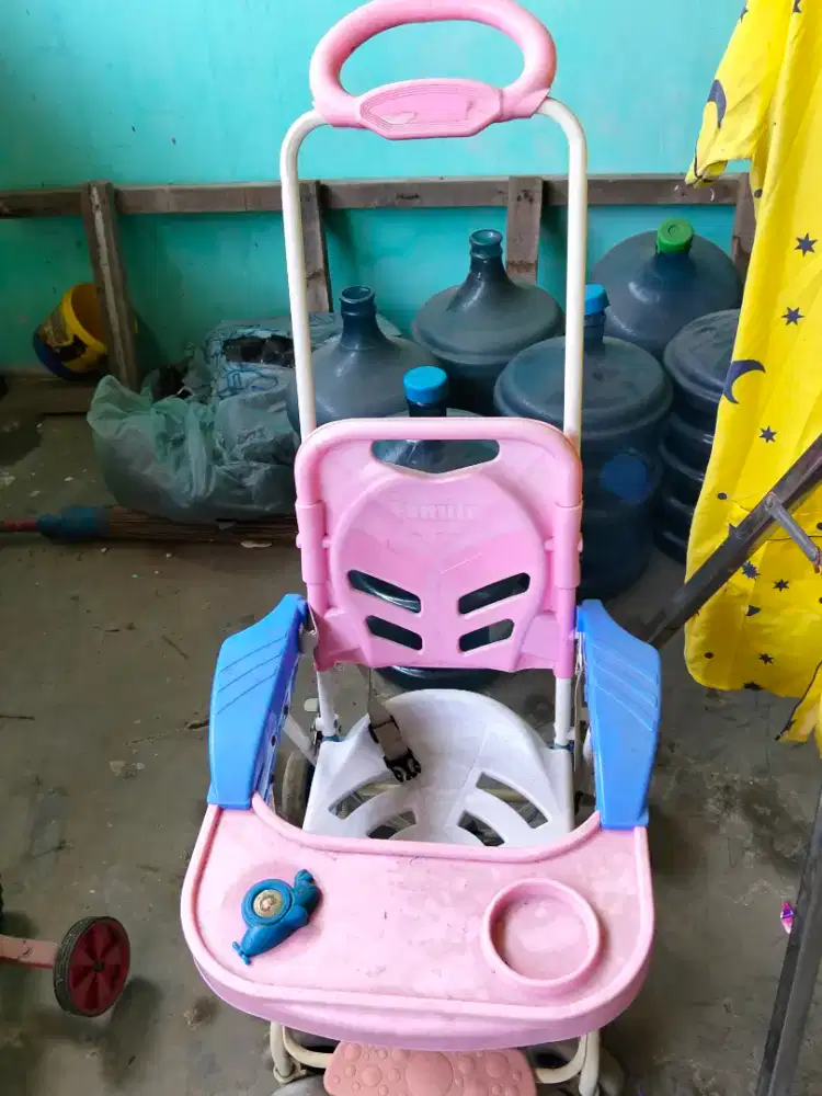 Stroller atau dorongan anak