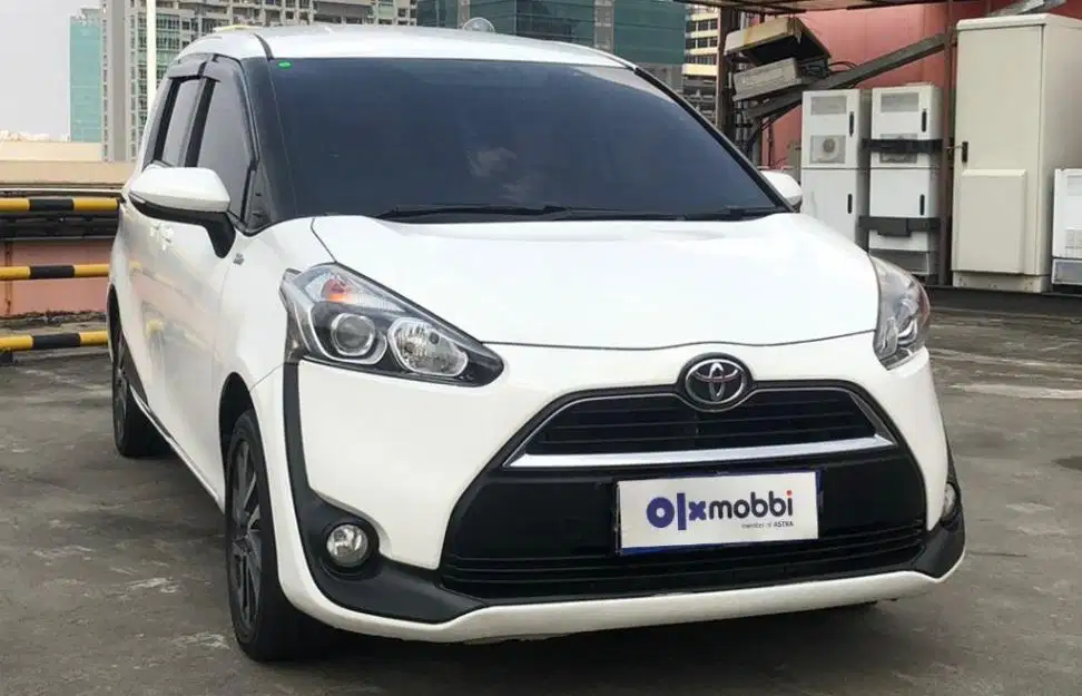 TDP 8,JT, Toyota Sienta 1.5 V Bensin-AT Putih 2017