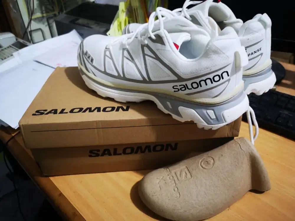 Sepatu Salomon size 43 putih