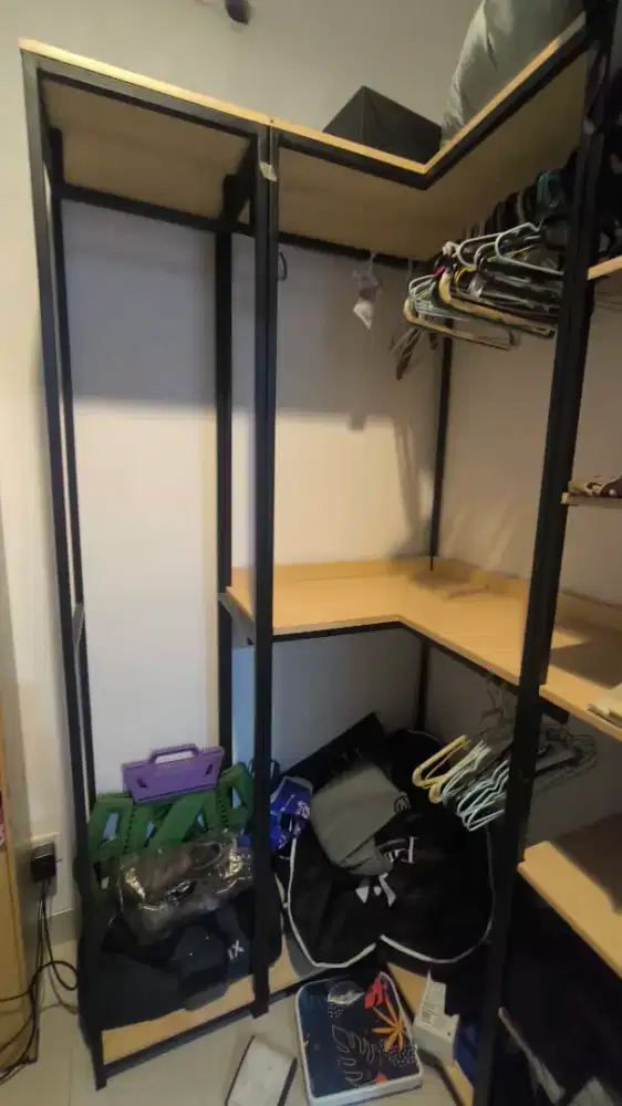 Lemari Baju rangka besi bentuk L