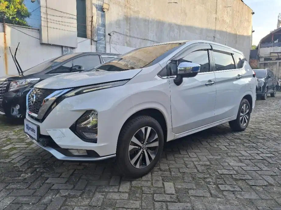 DP MURAH Nissan Livina 1.5 VL Bensin-AT 2019 Putih CNISB