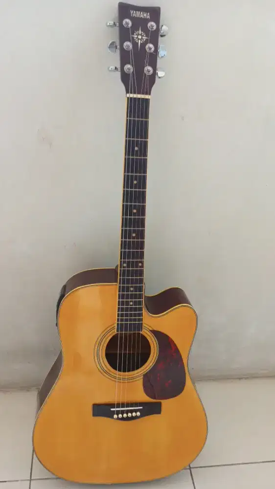 gitar yamaha jumbo acustic electric