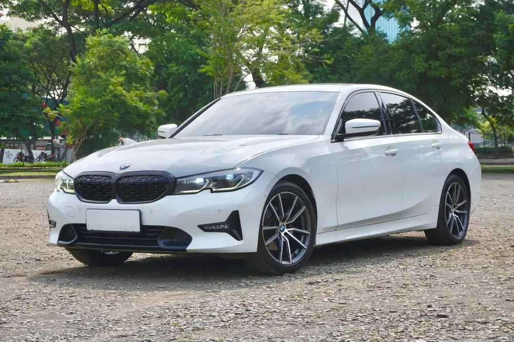 BMW 320i Sport line G20 B48 2020 / 2021 Putih Mulus DP Ringan