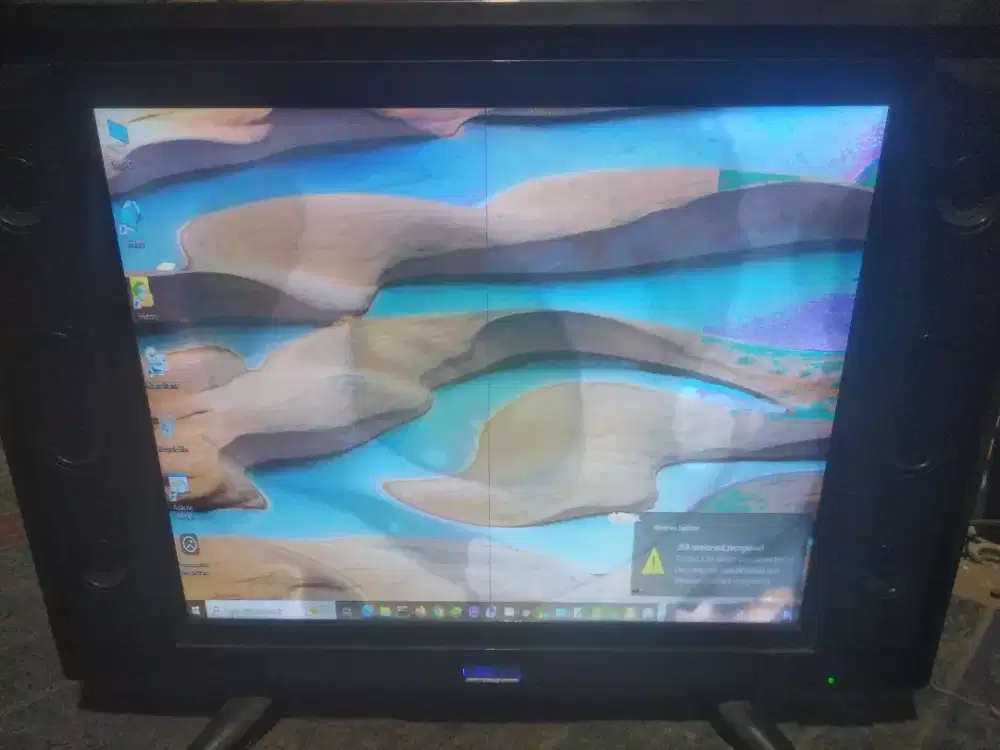 Monitor Televisi 20 Inch