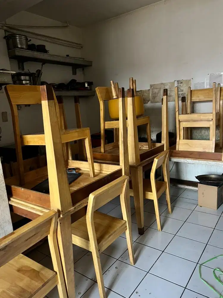 Meja dan kursi decalumber , cocok untuk resto dan cafe