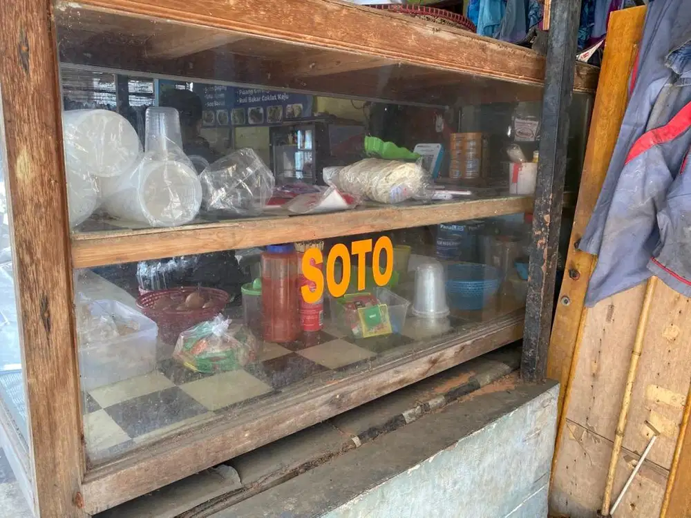 Etalase kayu rumahan