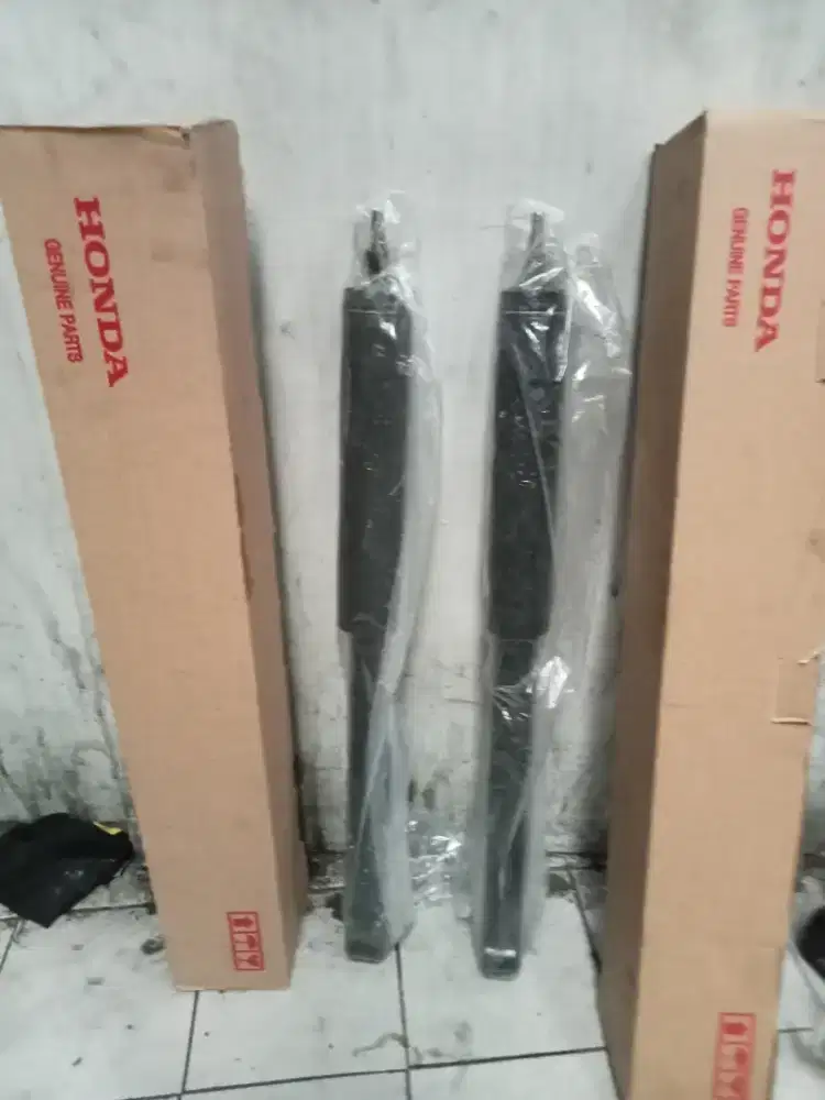 Shock breaker belakang Honda jazz RS