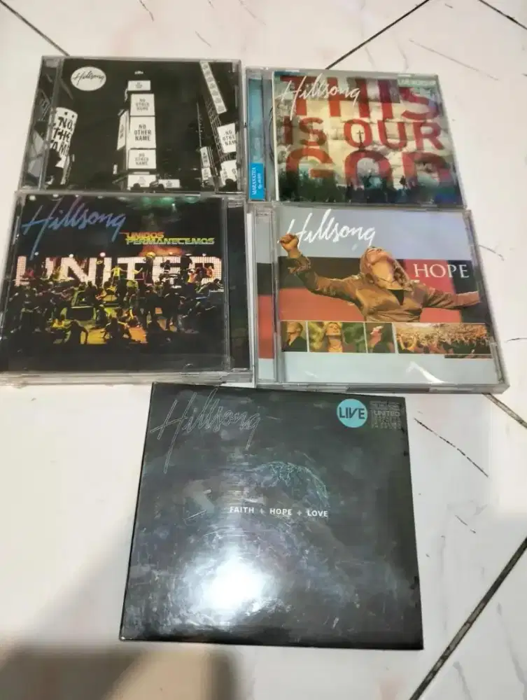 diobral 
aneka macam CD 
lagu rohani 
Indonesia dan Inggris