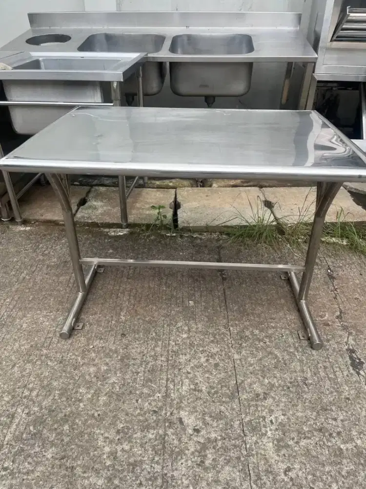 Meja makan/santai
Ukuran 100x70x75

Harga 1jt