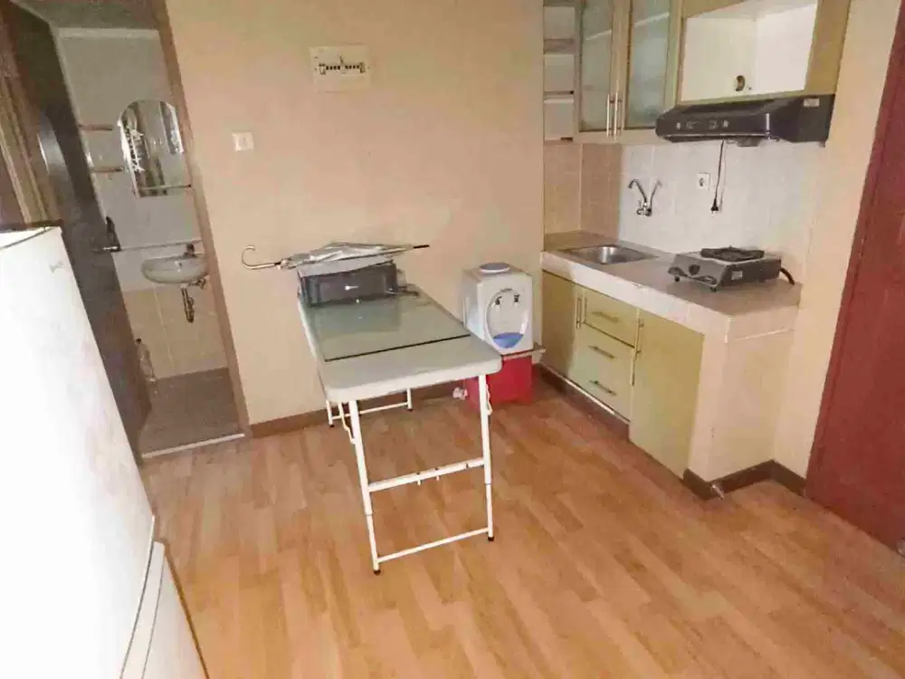 Apartemen Mediterania Gajah Mada Tipe 3 BR Semi Furnished Rapih , Jual Cepat