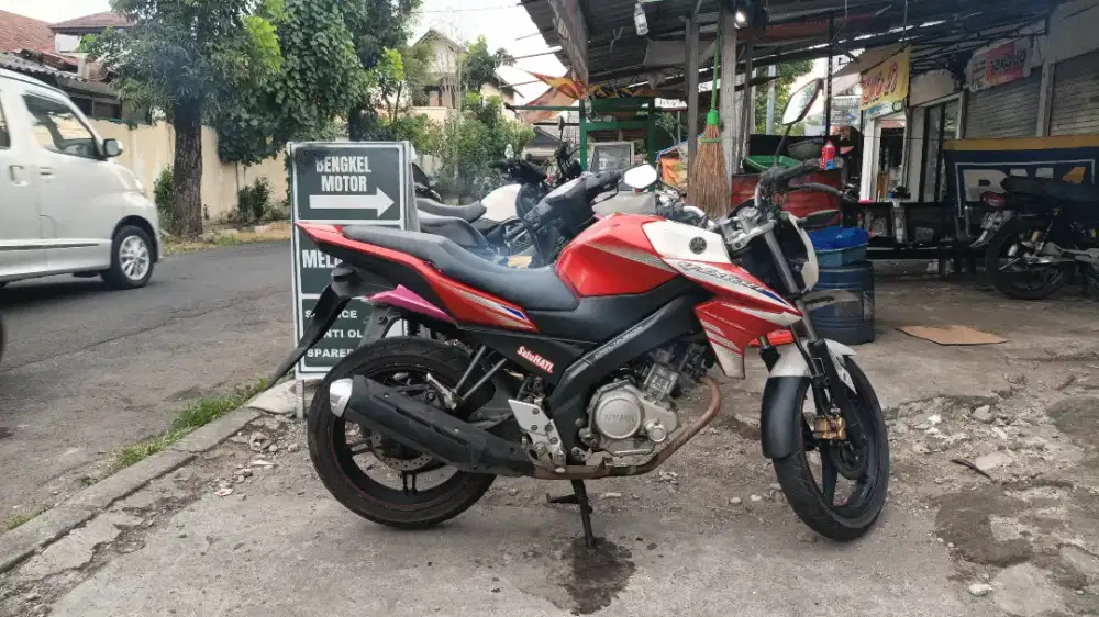 Yamaha Vixion NVL merah putih tahun 2015