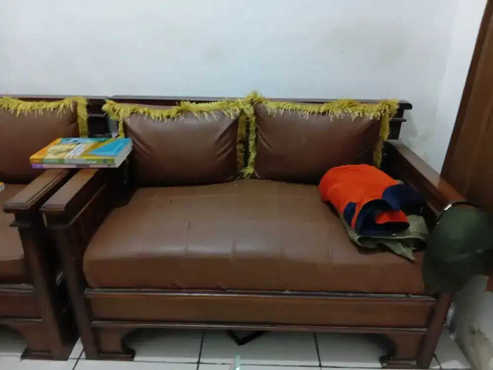 Kursi kayu edisi pindahan