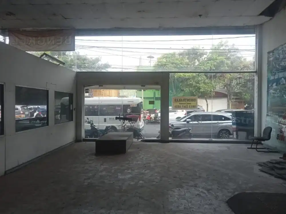 Disewakan EX SHOWROOM DI SURABAYA PUSAT
