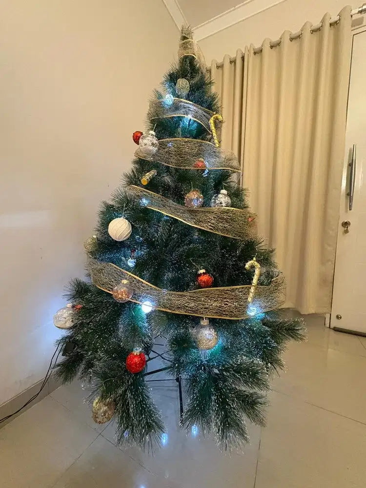 Dibutuhkan pembantu / art