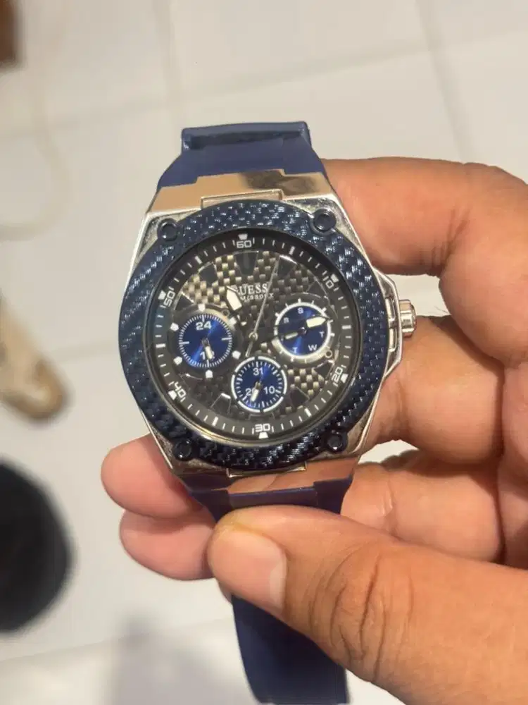 Guess Legacy W1049G1 Men Grey Dial Blue Silicone Strap