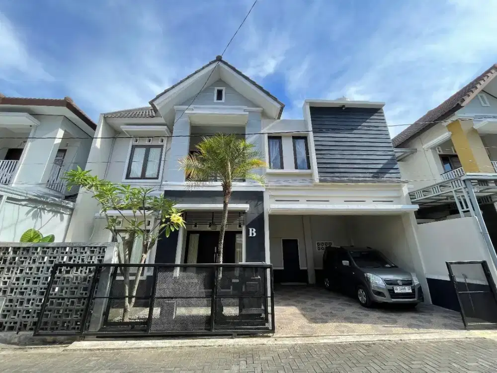 Rumah Strategis Dekat AMPLAZ & JEC, 4 Kamar, Carport 2 Mobil
