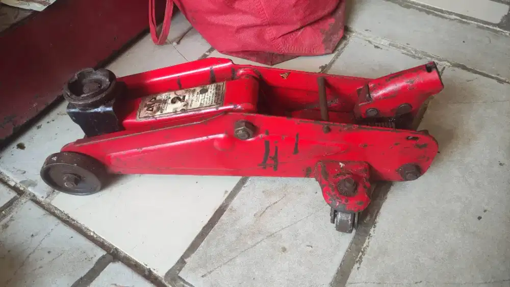 DONGKRAK MOBIL HIDROLIK BUAYA 2 TON