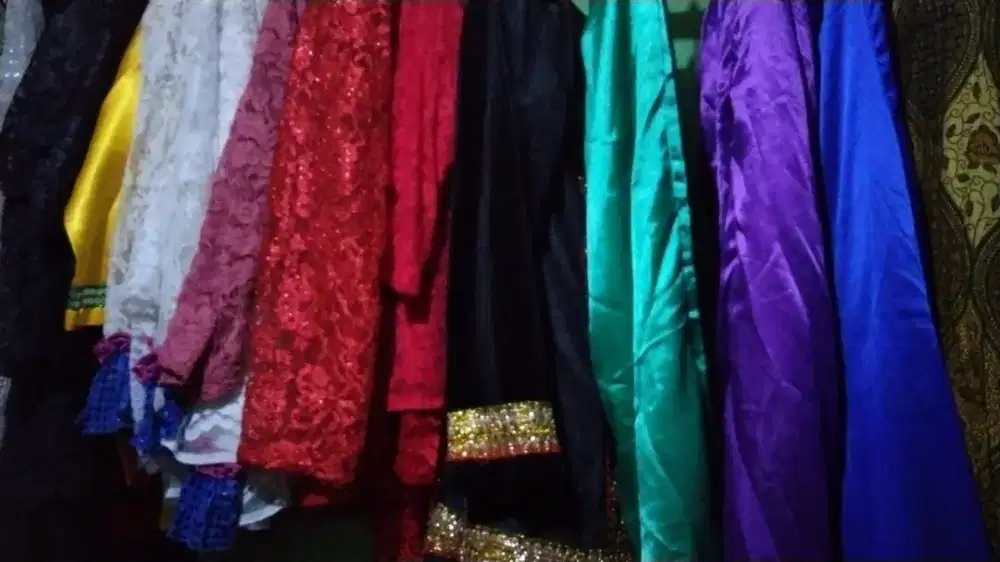 sewa costum adat