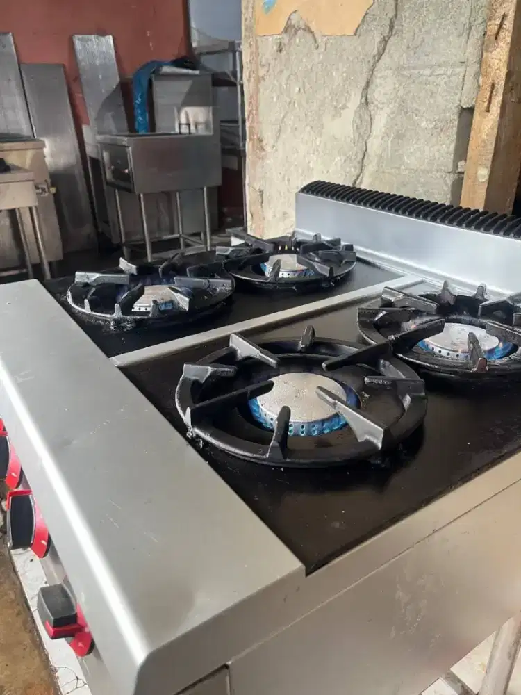 Stove 4 burner
Medium pressure 
Merk getra
Ukuran 70x70x85