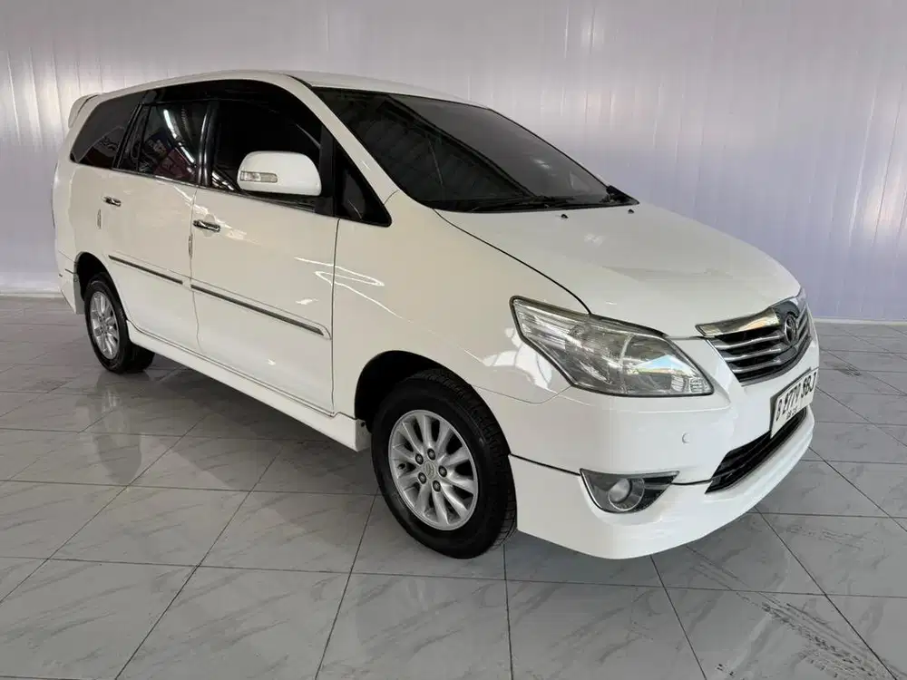 Innova V Luxury AT 2012