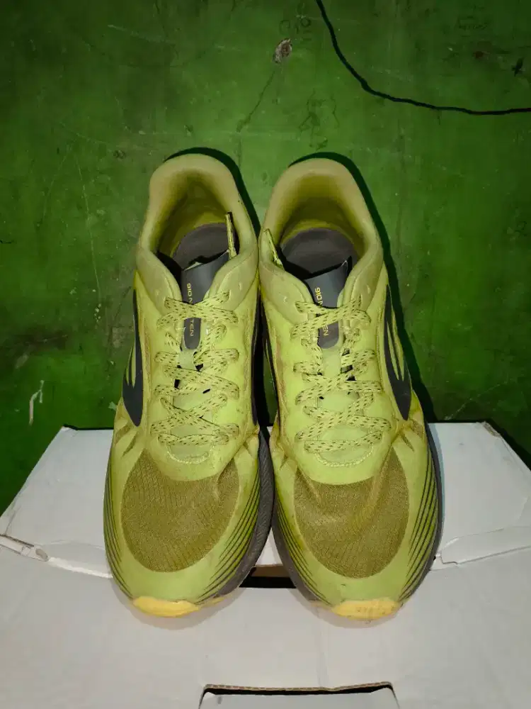 Sepatu nineteen Haze vision