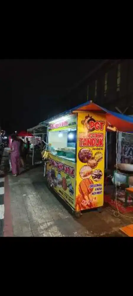 PEKERJA UNTUK JUALAN PISANG GORENG TANDUK