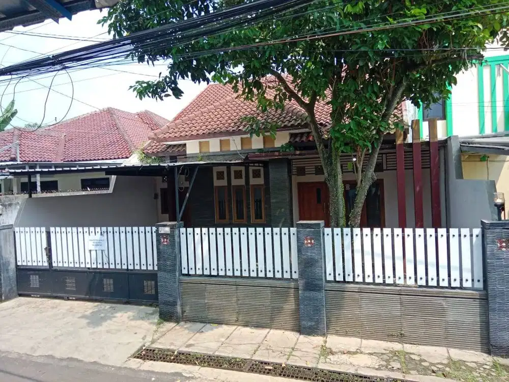 DIKONTRAKKAN RUMAH LUAS, STRATEGIS & NYAMAN Semarang - Siap Huni
