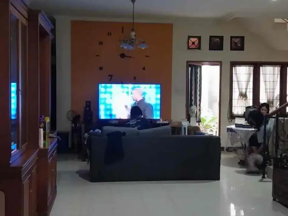 Rumah Dua Lantai Pesona Khayangan