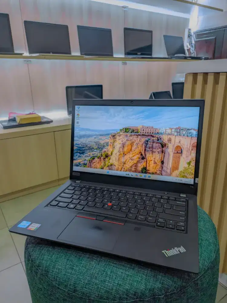 ThinkPad T14 i7 11th Gen SSD 512GB NVMe RAM 16GB Intel Iris(R) Xe